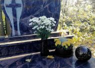 Keramická hřbitovní váza E s plastovou vložkou - černé teraso