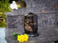 Urna na hrob s květem - černé teraso